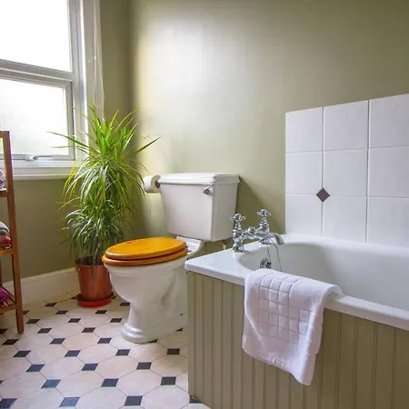 Victorian House In Trendy Southville 2bed & Garden