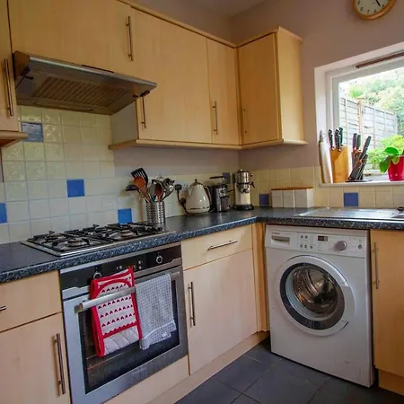 Victorian House In Trendy Southville 2bed & Garden * Bristol