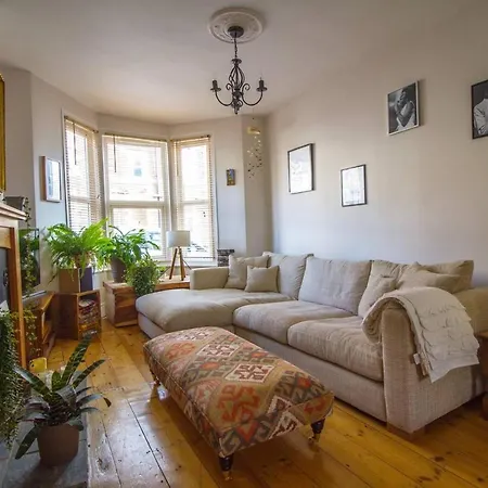 Victorian House In Trendy Southville 2bed & Garden Bristol