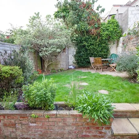 Victorian House In Trendy Southville 2bed & Garden * Bristol